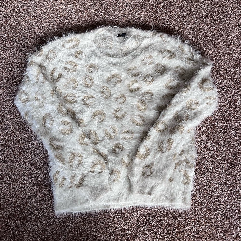Apt. 9‎ Cozy White and Tan Leopard Print Women's Fuzzy Sweater